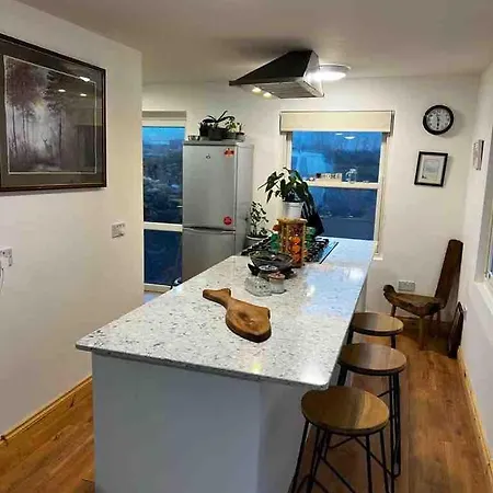 River View - Modern 4 Bedroom Holiday home *