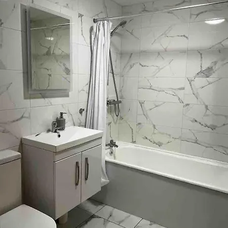 River View - Modern 4 Bedroom * Cabraghkeel