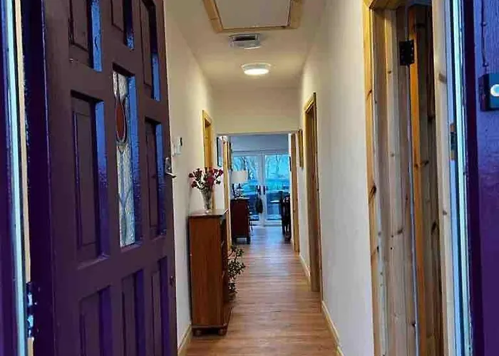 River View - Modern 4 Bedroom * Cabraghkeel