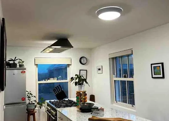 River View - Modern 4 Bedroom *