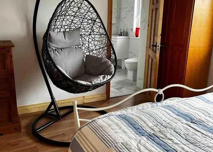 River View - Modern 4 Bedroom *