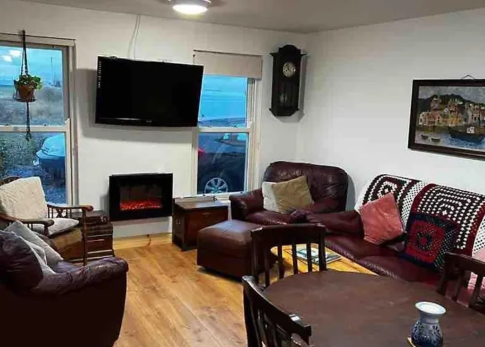 River View - Modern 4 Bedroom * Cabraghkeel