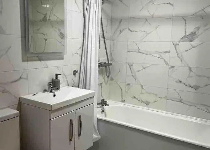 River View - Modern 4 Bedroom * Cabraghkeel