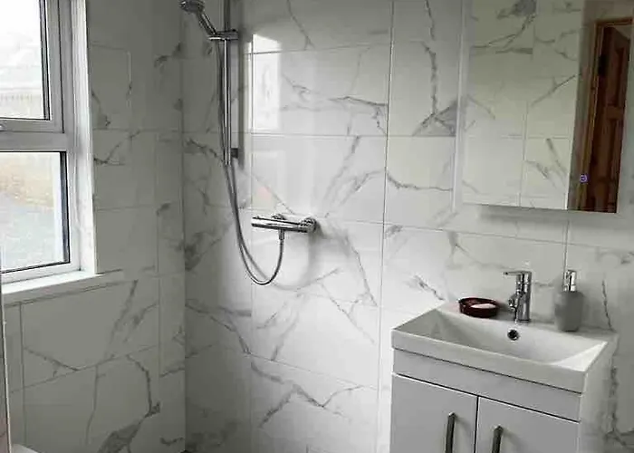 River View - Modern 4 Bedroom Ferienhaus